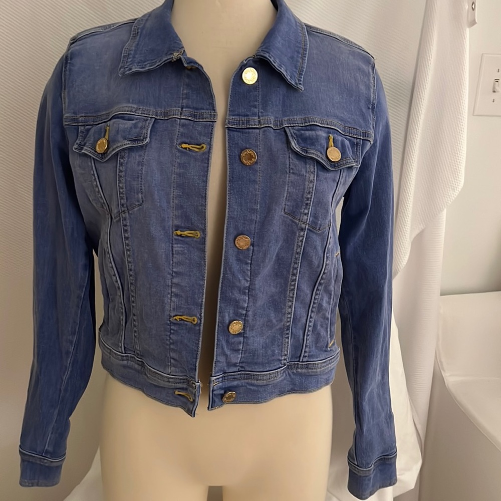 Lilly Pulitzer blue Jean jacket size medium with gold buttons